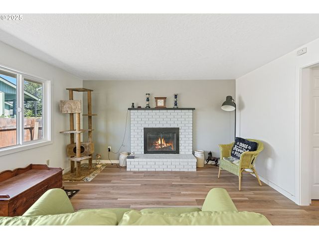 421 Sw LILLYBEN Ave, Gresham, OR 97080