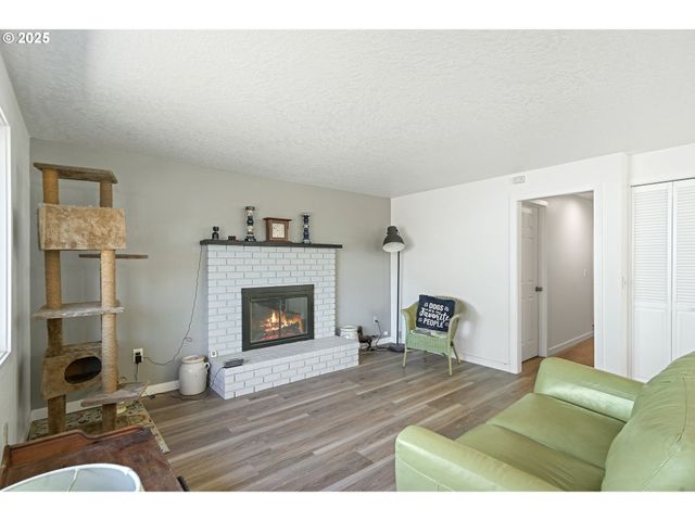 421 Sw LILLYBEN Ave, Gresham, OR 97080