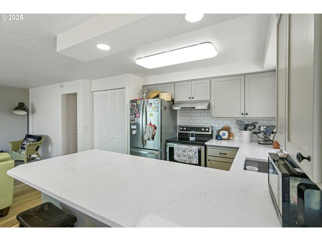 421 Sw LILLYBEN Ave, Gresham, OR 97080