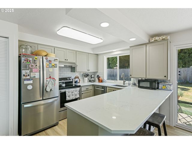 421 Sw LILLYBEN Ave, Gresham, OR 97080