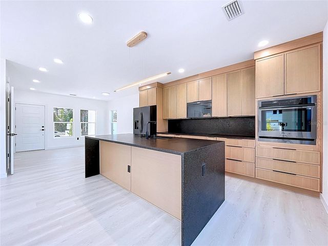 4601 QUEENSBORO AVENUE S, St Petersburg, FL 33712