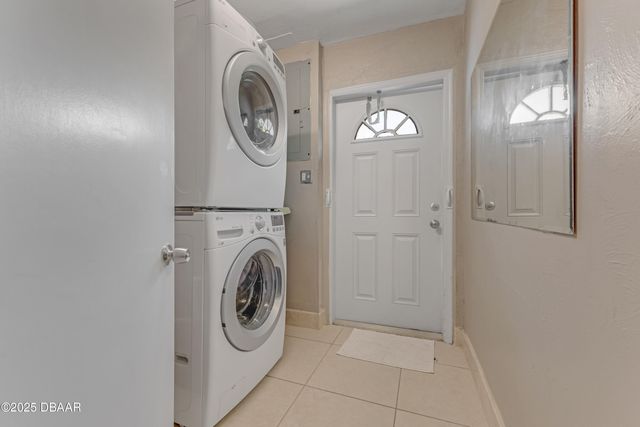 3326 S Peninsula Drive, Port Orange, FL 32127