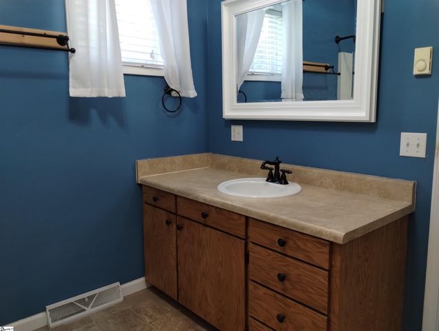 127 Eden Lane, Central, SC 29630