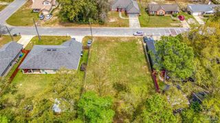 800 Maple Woods Cir, Pensacola, FL 32534