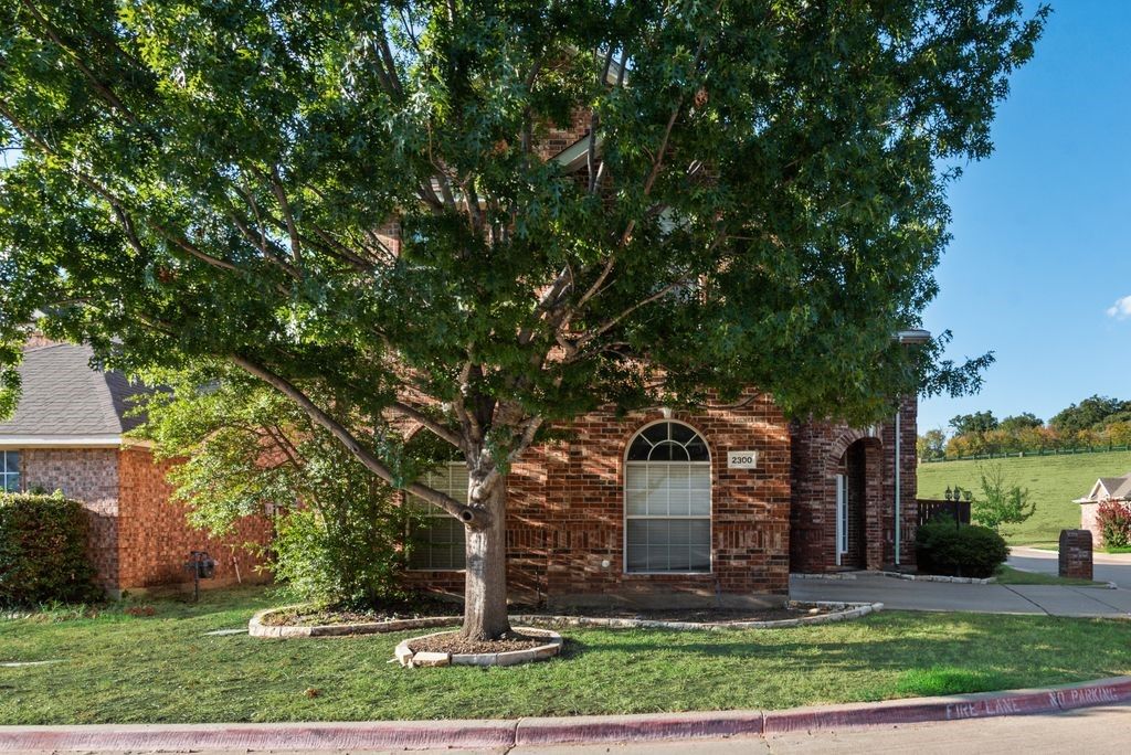 2300 Springmere Drive, Arlington, TX 76012 — photo 3