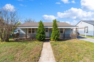 617 7th St, Elgin, OK 73538