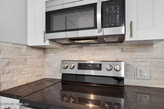 5220 TAN Street, Jacksonville, FL 32258