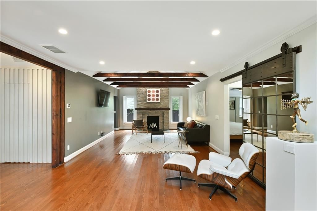 Image 10 of property listing at 2067 Fairhaven NE Circle, Atlanta, GA 30305