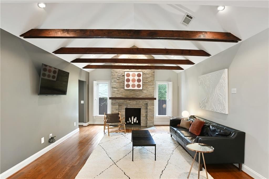 Image 11 of property listing at 2067 Fairhaven NE Circle, Atlanta, GA 30305