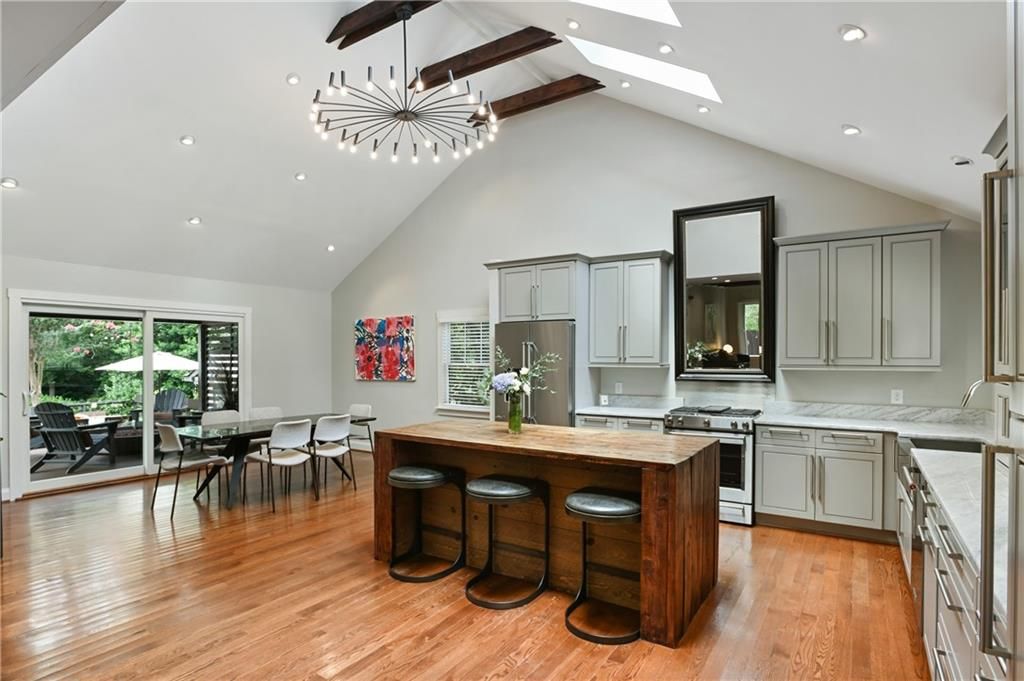 Image 14 of property listing at 2067 Fairhaven NE Circle, Atlanta, GA 30305