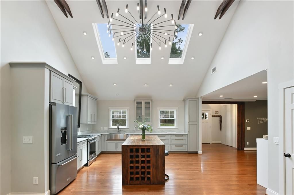 Image 15 of property listing at 2067 Fairhaven NE Circle, Atlanta, GA 30305