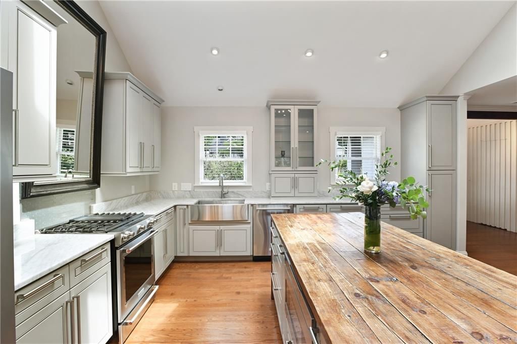 Image 16 of property listing at 2067 Fairhaven NE Circle, Atlanta, GA 30305