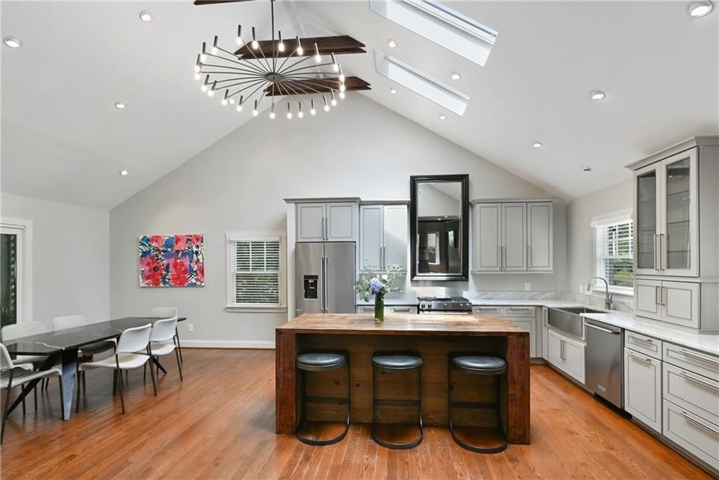 Image 19 of property listing at 2067 Fairhaven NE Circle, Atlanta, GA 30305