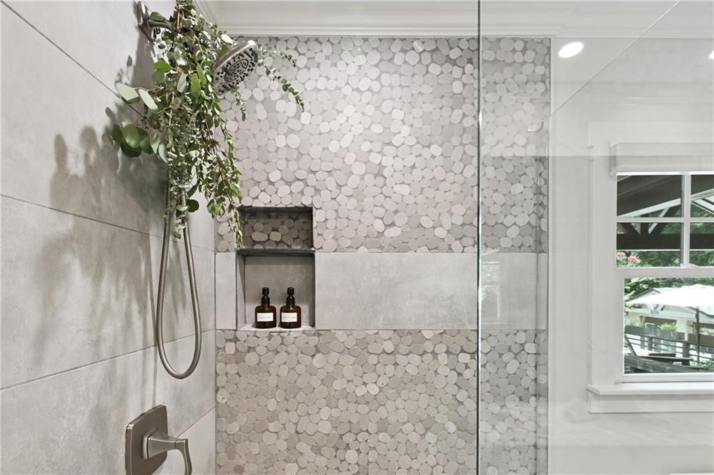 Image 25 of property listing at 2067 Fairhaven NE Circle, Atlanta, GA 30305