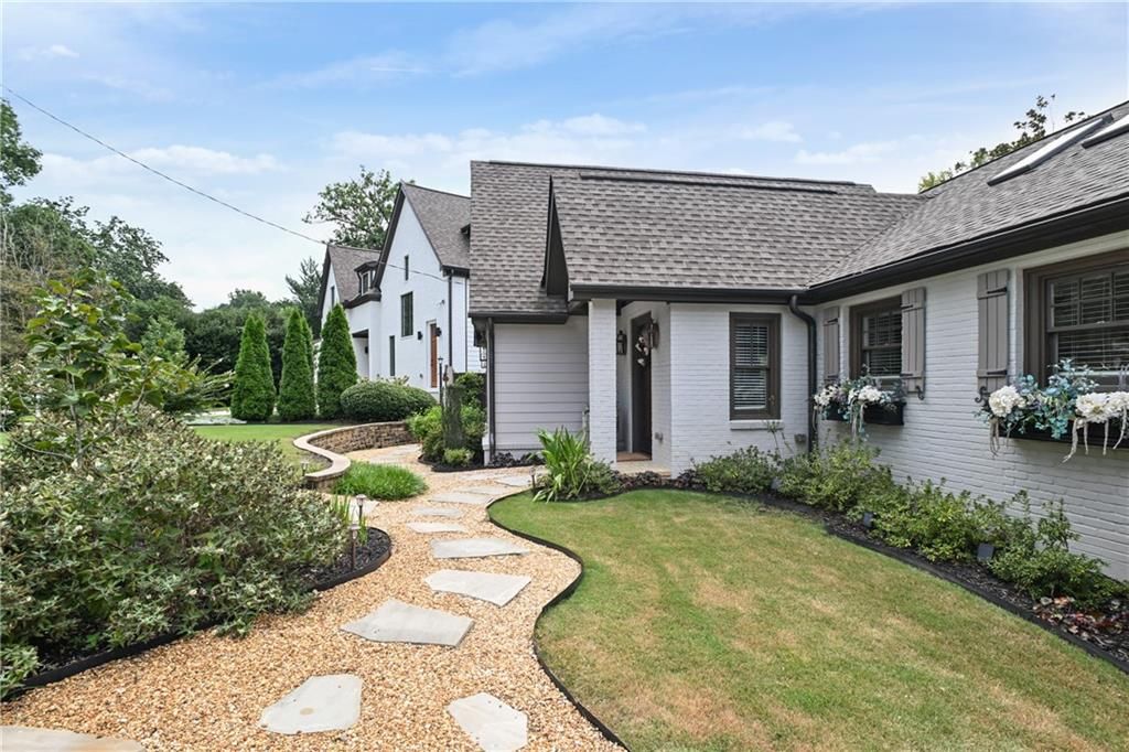 Image 3 of property listing at 2067 Fairhaven NE Circle, Atlanta, GA 30305