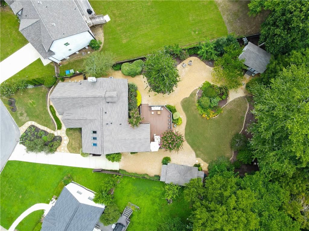 Image 5 of property listing at 2067 Fairhaven NE Circle, Atlanta, GA 30305