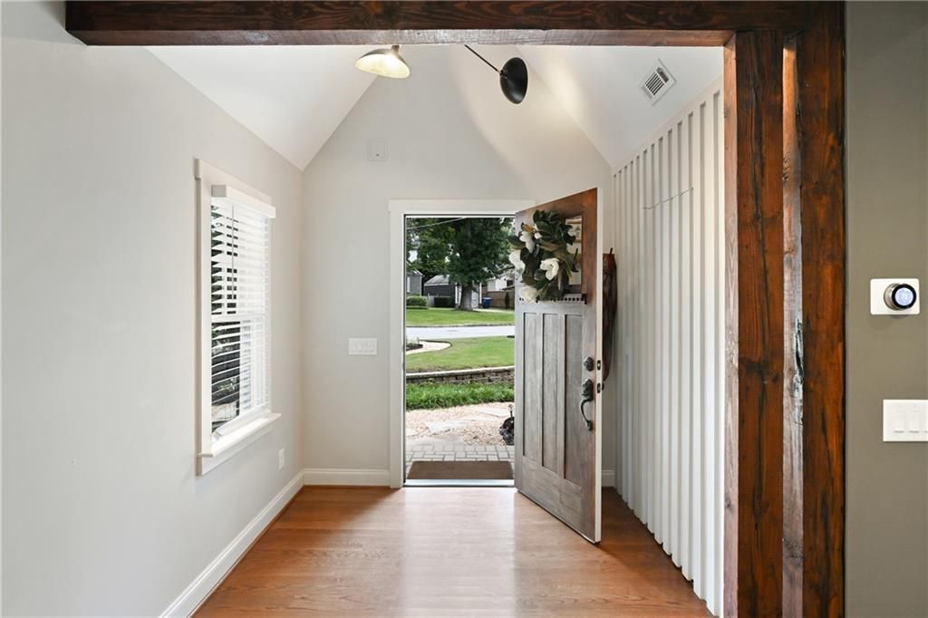 Image 8 of property listing at 2067 Fairhaven NE Circle, Atlanta, GA 30305