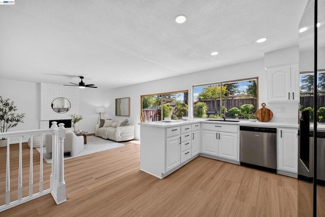 7918 Hillsboro Ct, Pleasanton, CA 94588