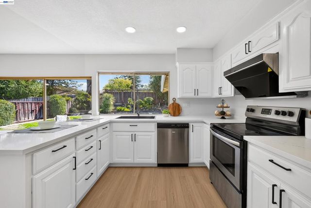 7918 Hillsboro Ct, Pleasanton, CA 94588