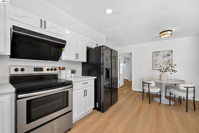 7918 Hillsboro Ct, Pleasanton, CA 94588