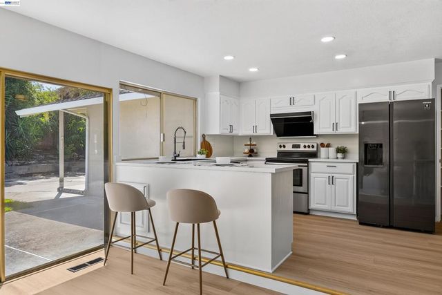 7918 Hillsboro Ct, Pleasanton, CA 94588