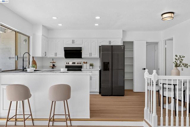 7918 Hillsboro Ct, Pleasanton, CA 94588