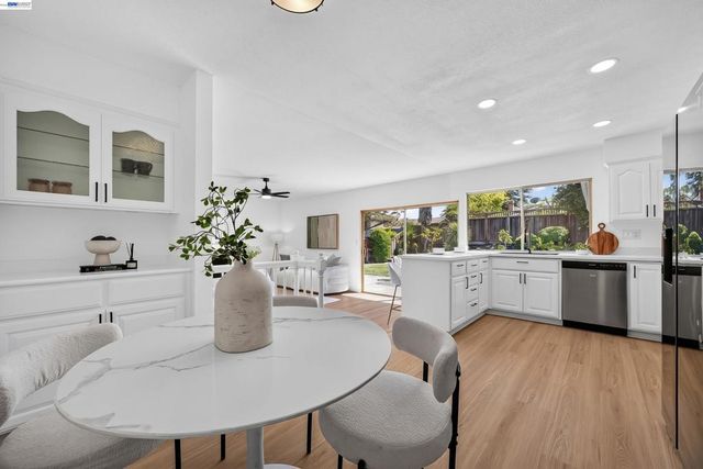 7918 Hillsboro Ct, Pleasanton, CA 94588