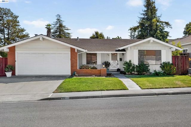 7918 Hillsboro Ct, Pleasanton, CA 94588