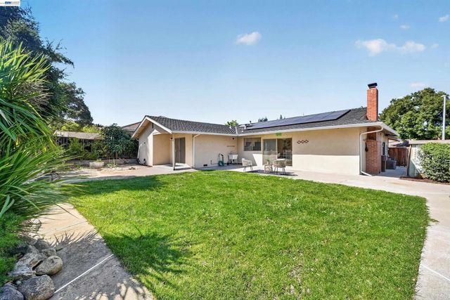 7918 Hillsboro Ct, Pleasanton, CA 94588