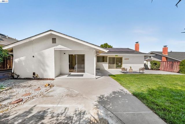 7918 Hillsboro Ct, Pleasanton, CA 94588