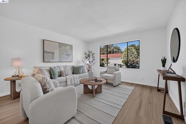 7918 Hillsboro Ct, Pleasanton, CA 94588