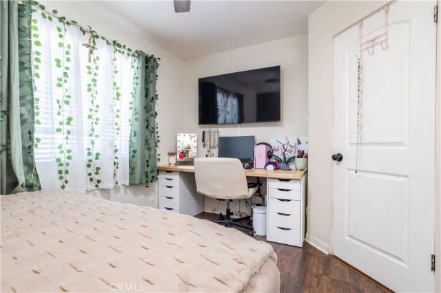 8006 Zelzah, Reseda, CA 91335