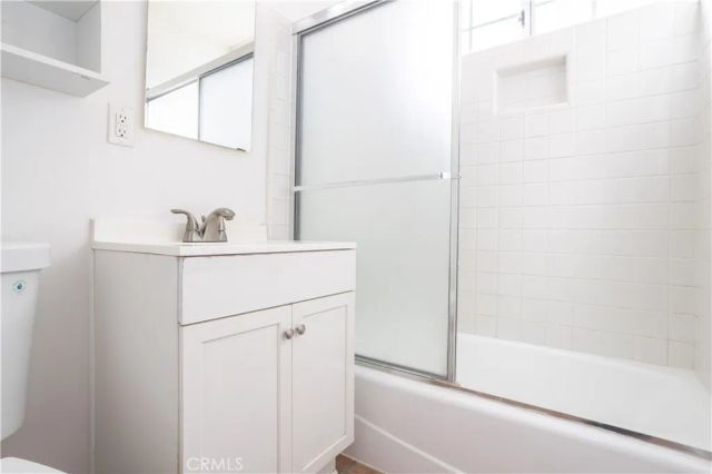 8006 Zelzah, Reseda, CA 91335