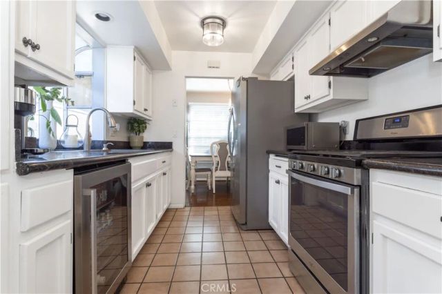 8006 Zelzah, Reseda, CA 91335