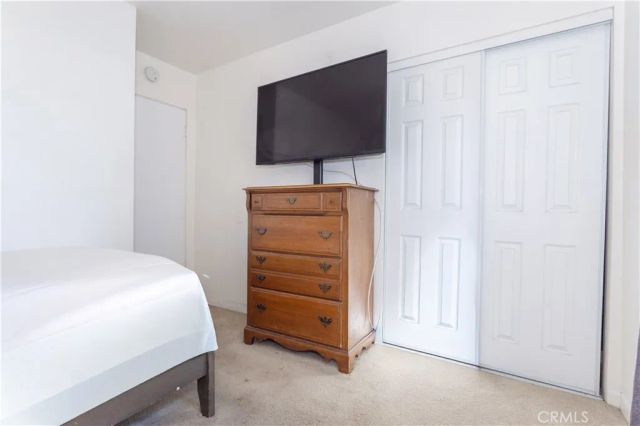 8006 Zelzah, Reseda, CA 91335