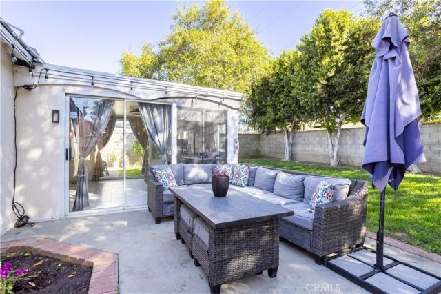 8006 Zelzah, Reseda, CA 91335