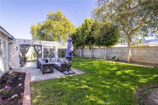 8006 Zelzah, Reseda, CA 91335