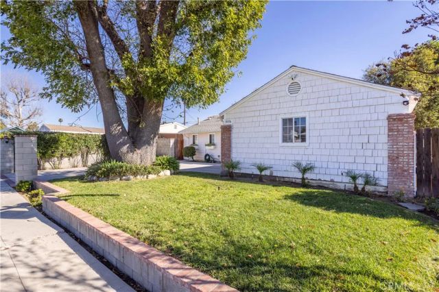 8006 Zelzah, Reseda, CA 91335