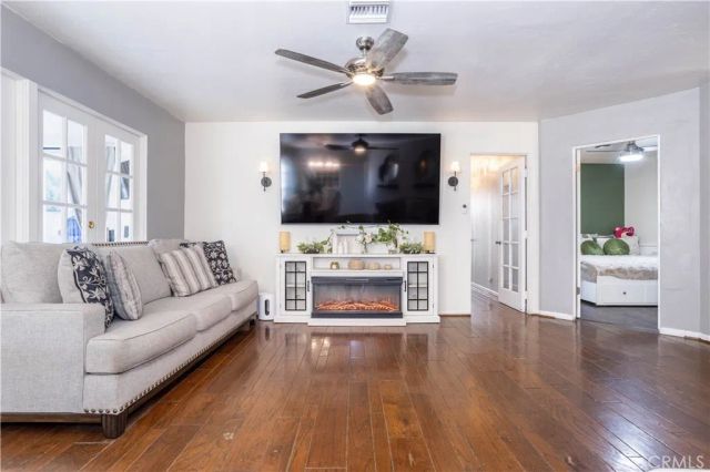 8006 Zelzah, Reseda, CA 91335