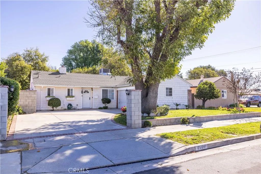 8006 Zelzah, Reseda, CA 91335