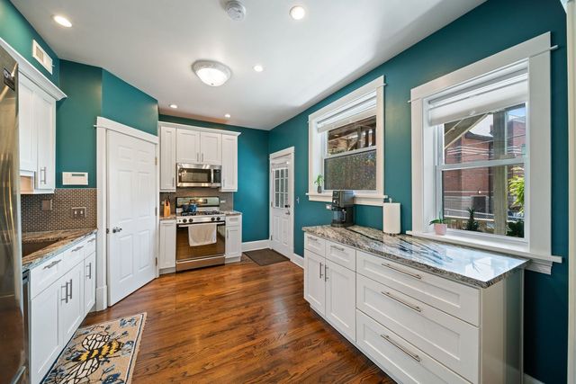 1114 Main Street 1W, Evanston, IL 60202