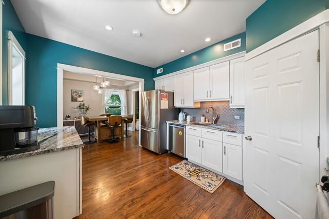 1114 Main Street 1W, Evanston, IL 60202