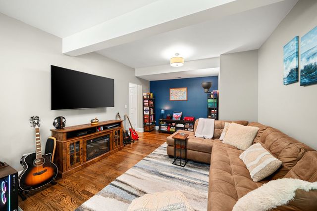 1114 Main Street 1W, Evanston, IL 60202
