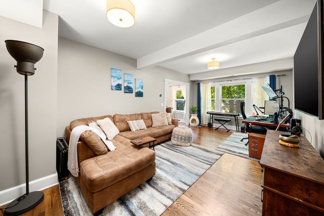 1114 Main Street 1W, Evanston, IL 60202