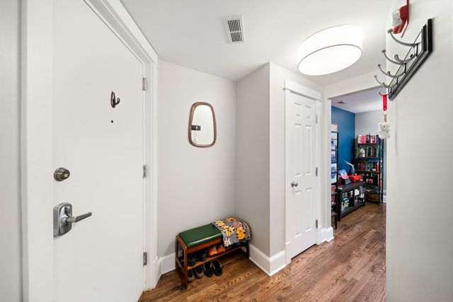 1114 Main Street 1W, Evanston, IL 60202