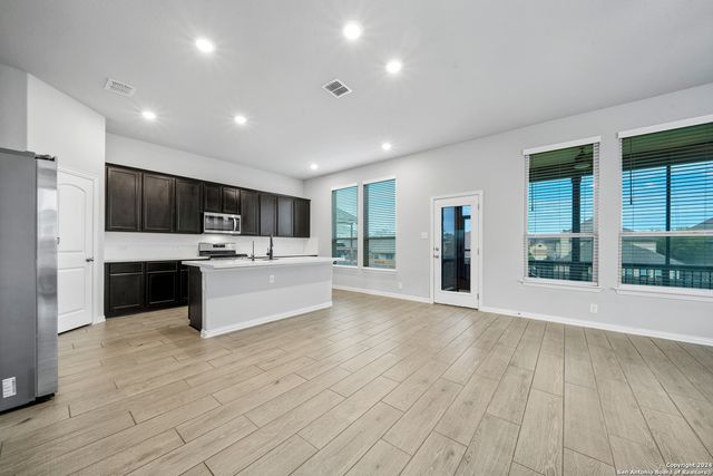 1525 SPECHTS RNCH, New Braunfels, TX 78132