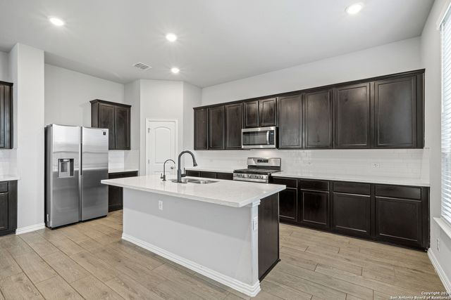 1525 SPECHTS RNCH, New Braunfels, TX 78132