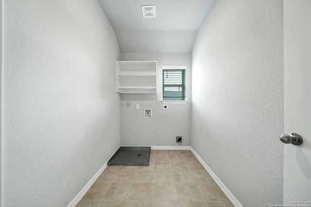 1525 SPECHTS RNCH, New Braunfels, TX 78132