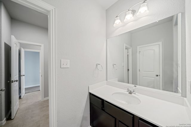 1525 SPECHTS RNCH, New Braunfels, TX 78132