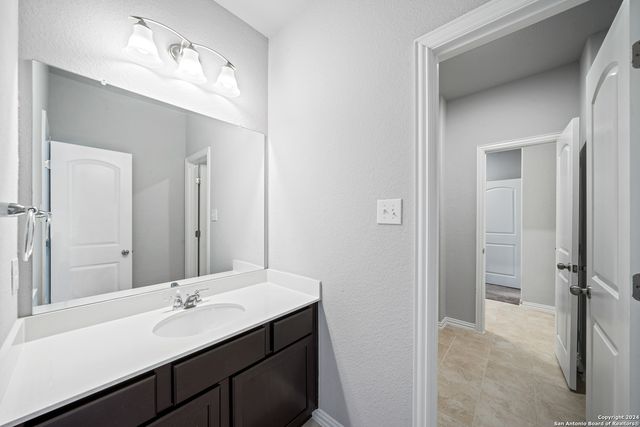 1525 SPECHTS RNCH, New Braunfels, TX 78132